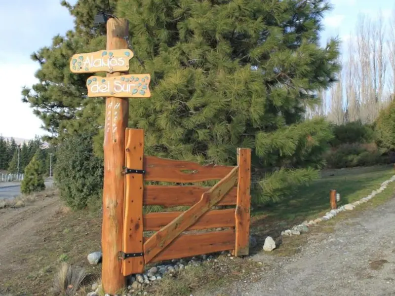 La tranquera de entrada al complejo